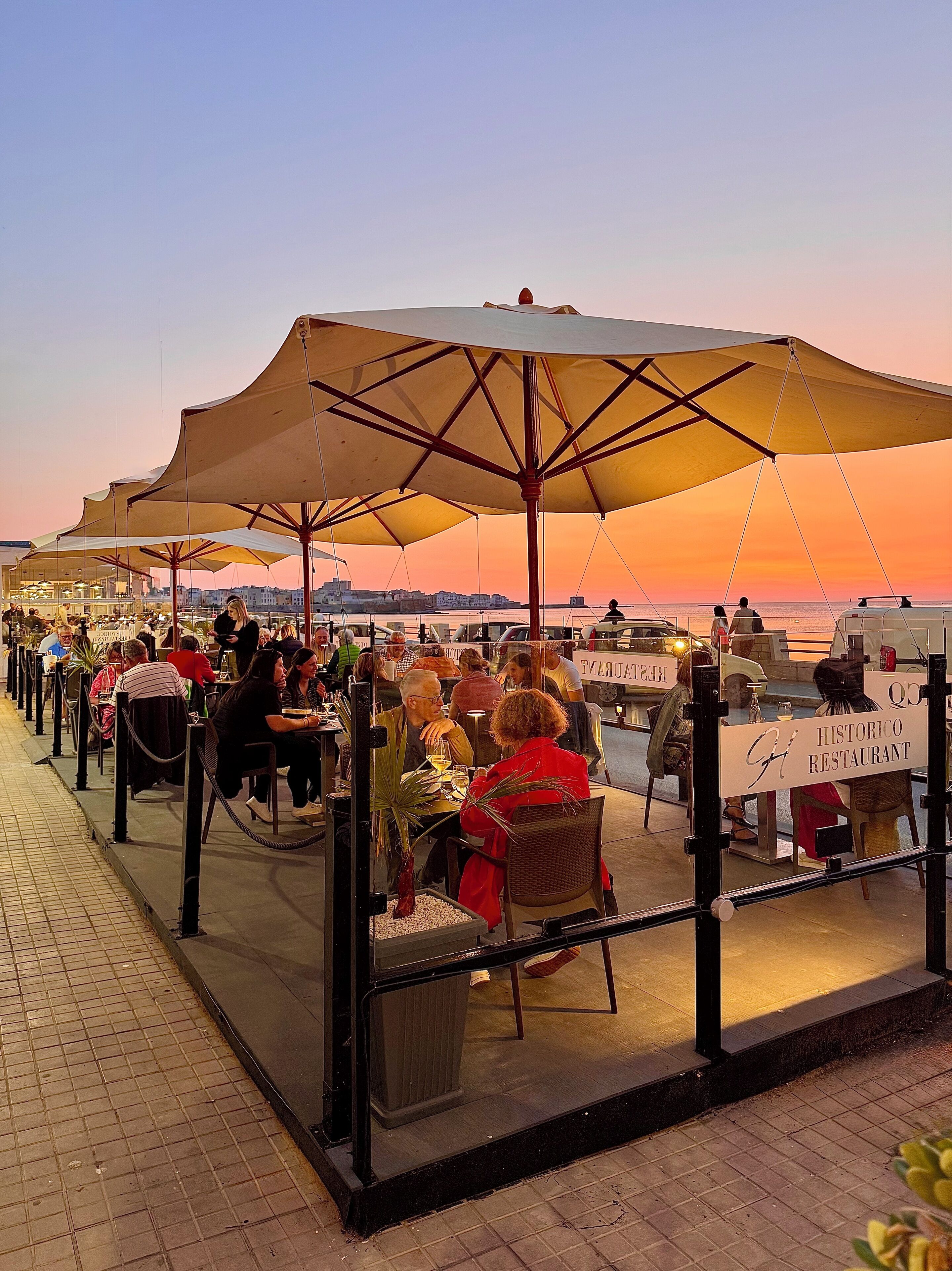 تناول الطعام بالخارج