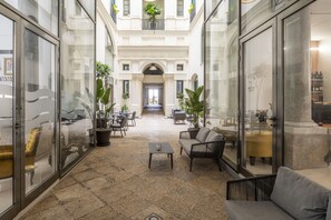 Pintu masuk hartanah