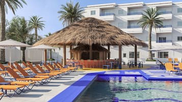 Bar accanto alla piscina
