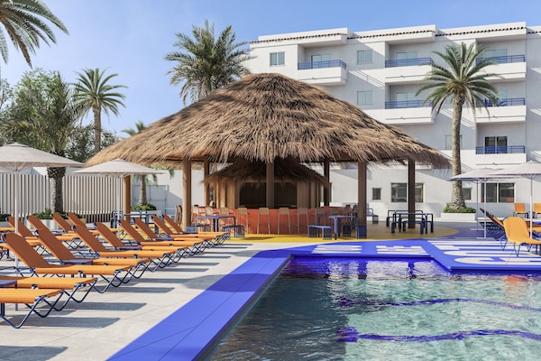 Poolside bar