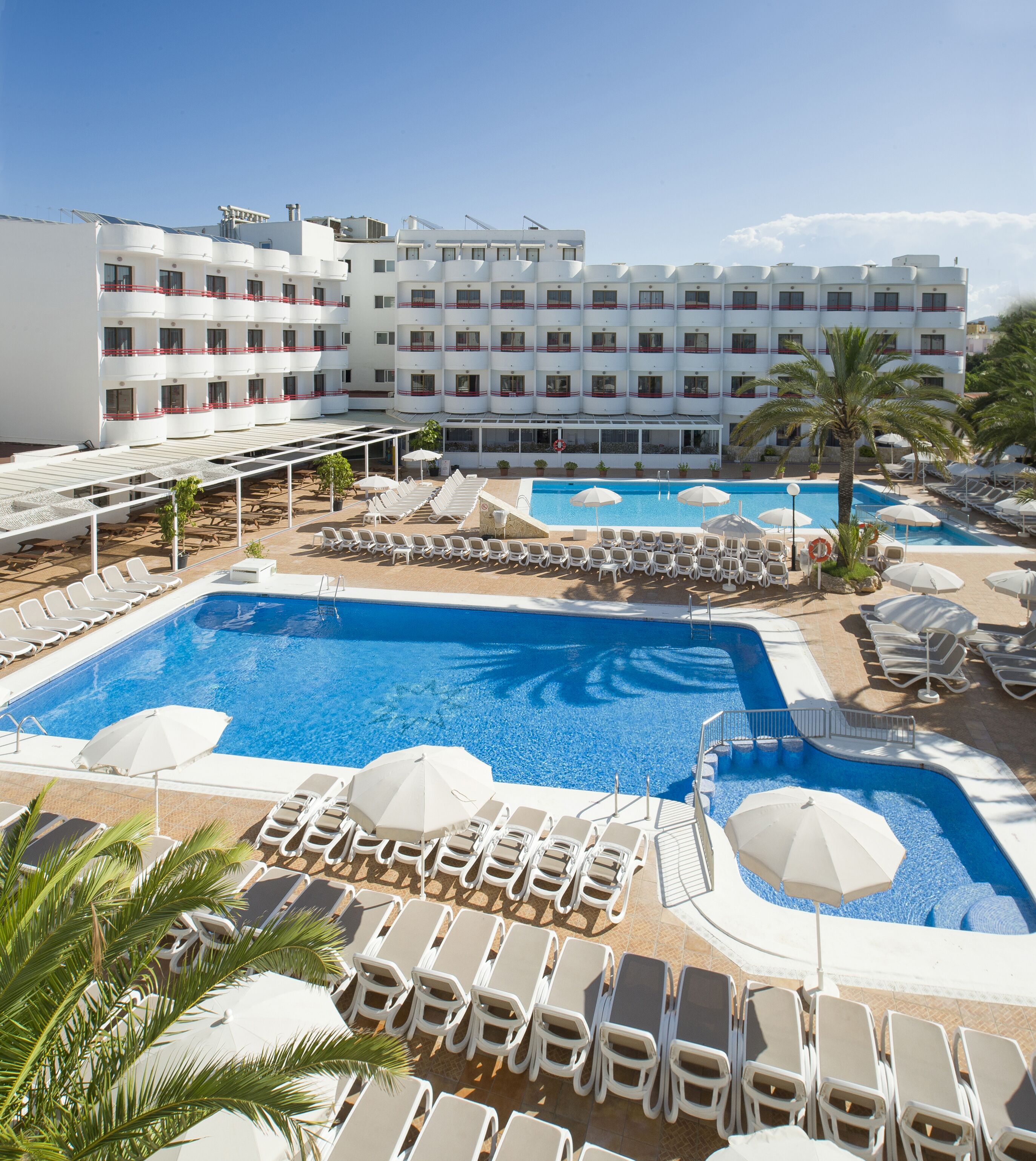 2 outdoor pools, pool umbrellas, pool loungers