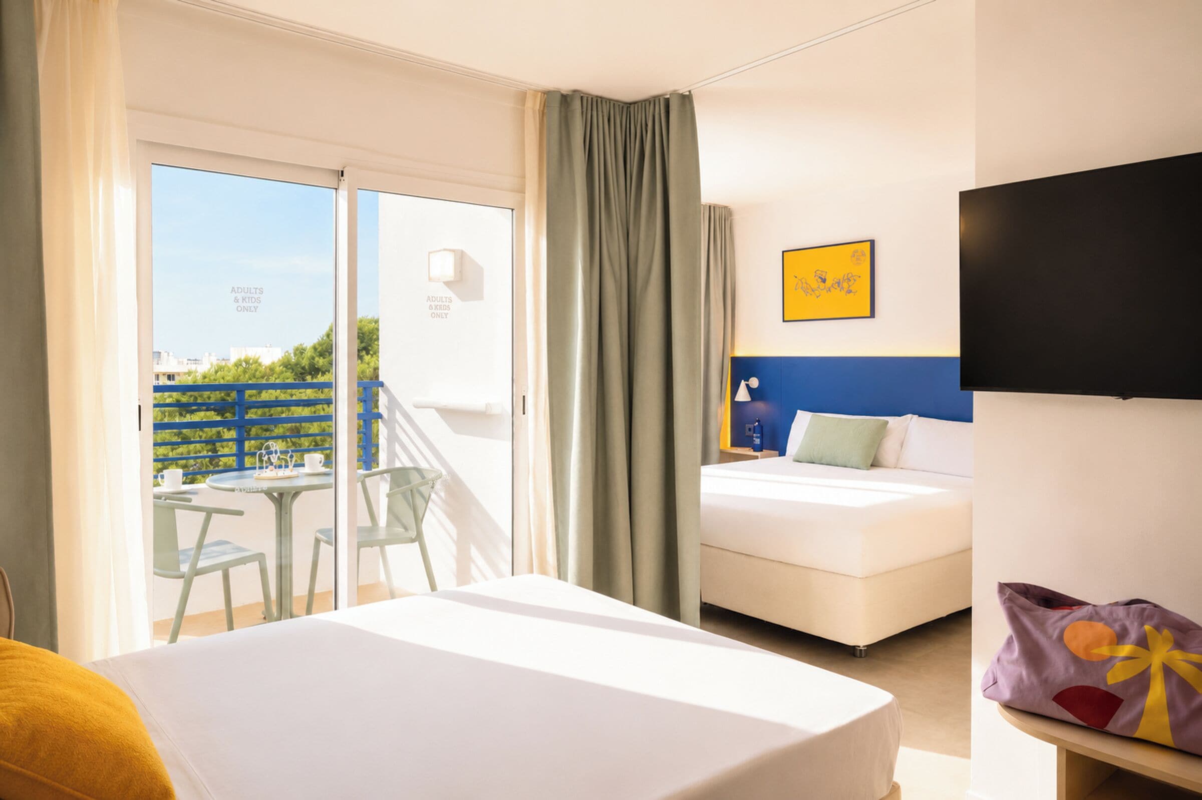 Family Studio | In-room safe, iron/ironing board (on request), cribs (free), WiFi (free)
