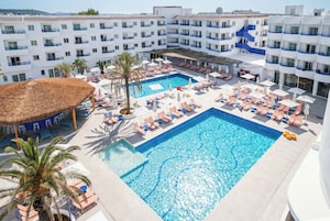 2 piscinas al aire libre, sombrillas, sillones reclinables de piscina