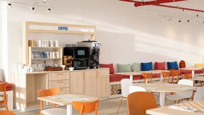 Petit déjeuner, déjeuner et dîner servis sur place