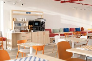 Breakfast, lunch and dinner served  - Coral Star Hotel & Apartments (Sant Josep de sa Talaia)