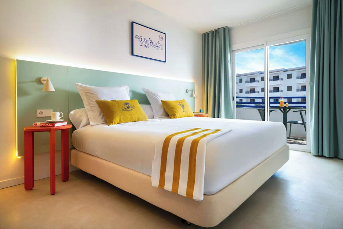 Minibar, in-room safe, iron/ironing board (on request)
