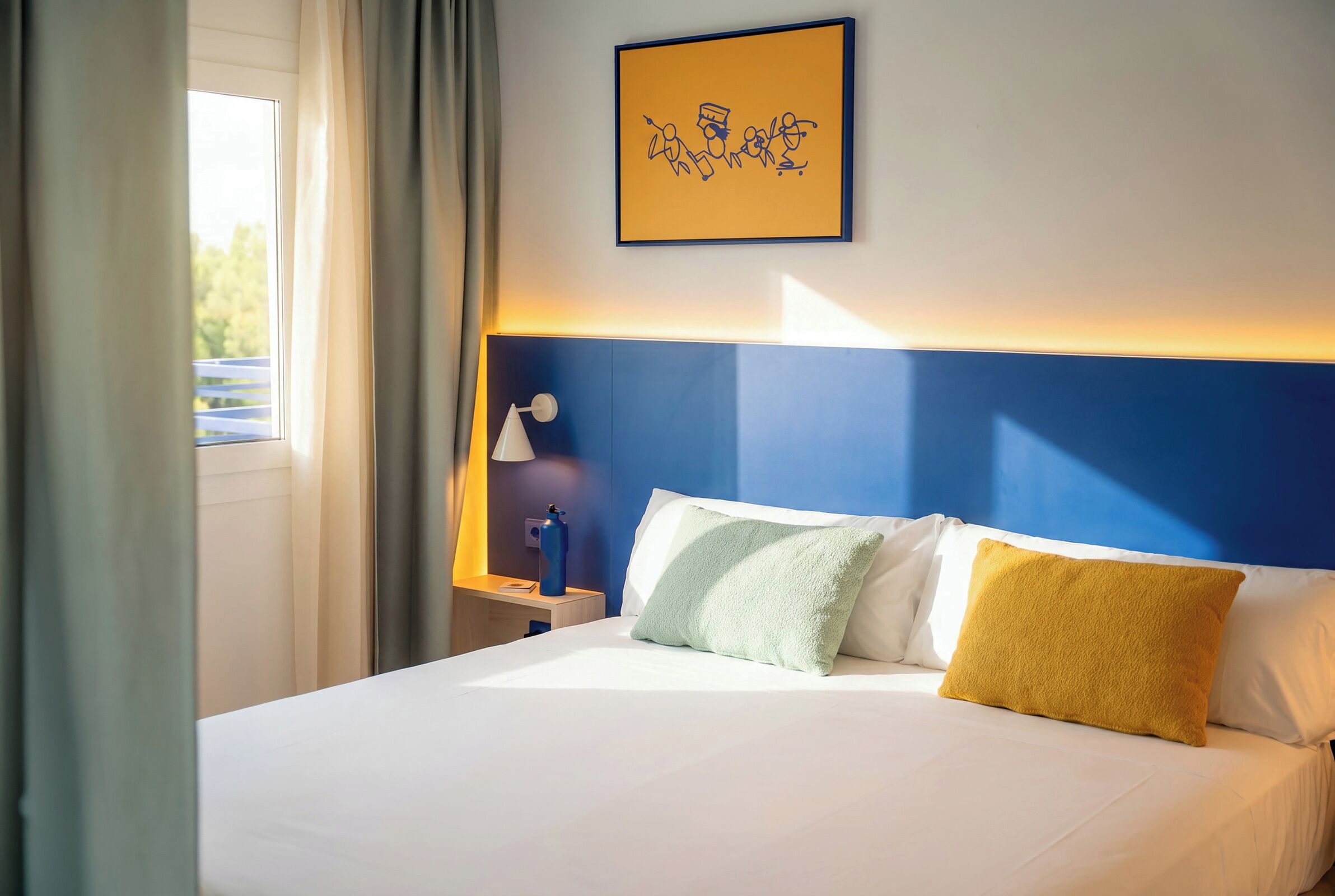 Studio | In-room safe, iron/ironing board (on request), cribs (free), WiFi (free)