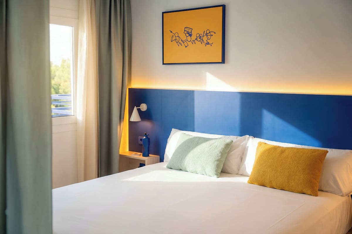 Studio | Minibar, in-room safe, iron/ironing board (on request)
