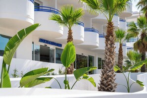 Property entrance - Coral Star Hotel & Apartments (Sant Josep de sa Talaia)