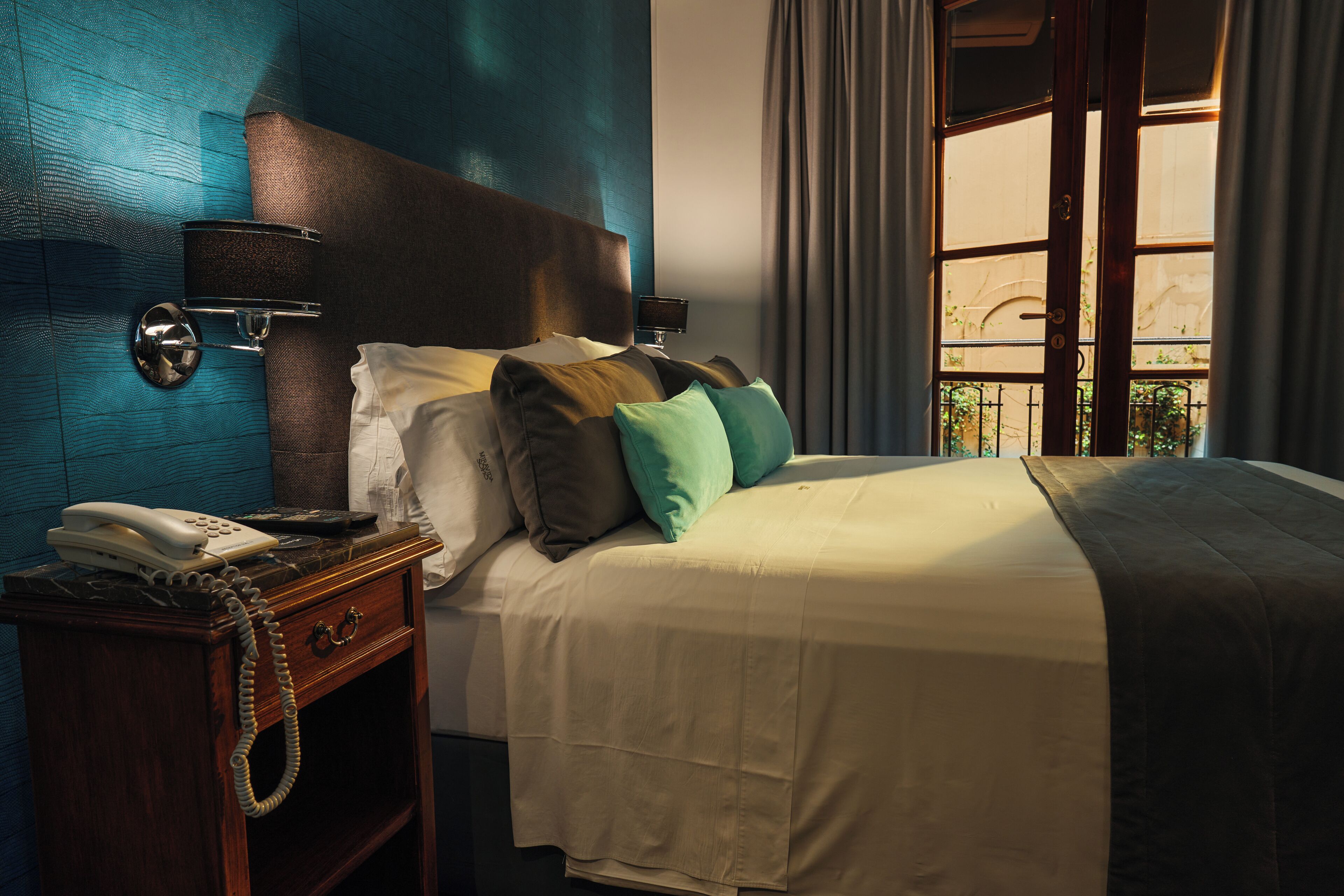 superior courtyard | premium bedding, down duvets, pillow-top beds, minibar