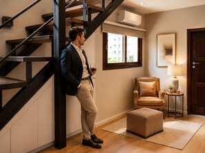Duplex | Living area | 43-inch Smart TV with cable channels, Netflix, pay movies - Miravida Soho Hotel & Wine Bar (Buenos Aires)