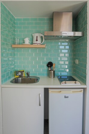 Studio, Balcony, Pool View (1 adult) | Private kitchen
