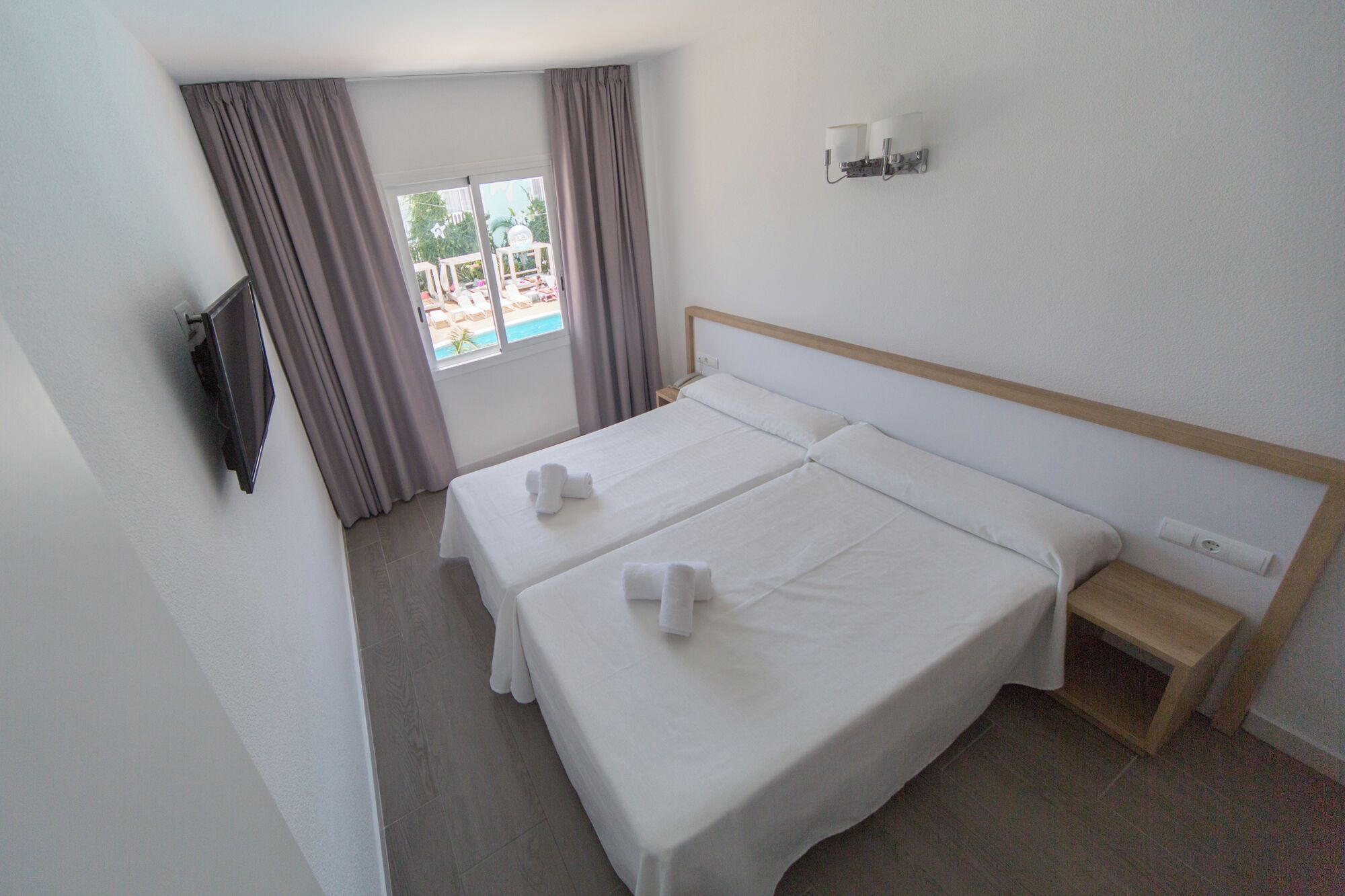 Caja de seguridad en la habitación, wifi gratis y ropa de cama 