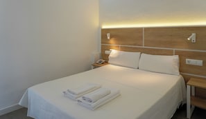 In-room safe, free WiFi, bed sheets - ENDLSS BEACH & DISCO HOTEL IBIZA ADULTS ONLY (Sant Josep de sa Talaia)