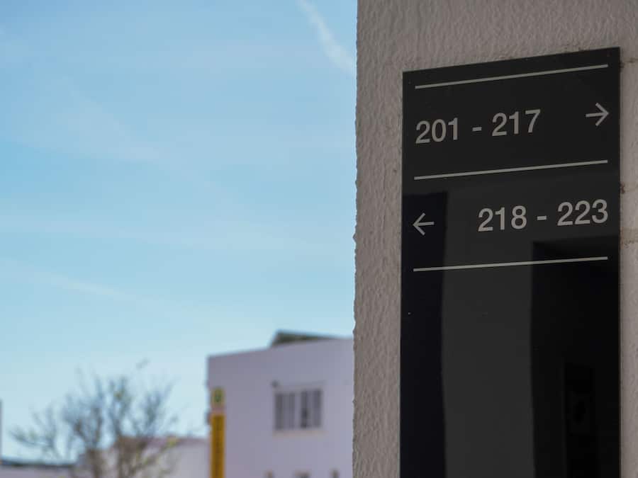 Vista frontal de la propiedad