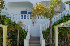 Interior entrance - ENDLSS BEACH & DISCO HOTEL IBIZA ADULTS ONLY (Sant Josep de sa Talaia)
