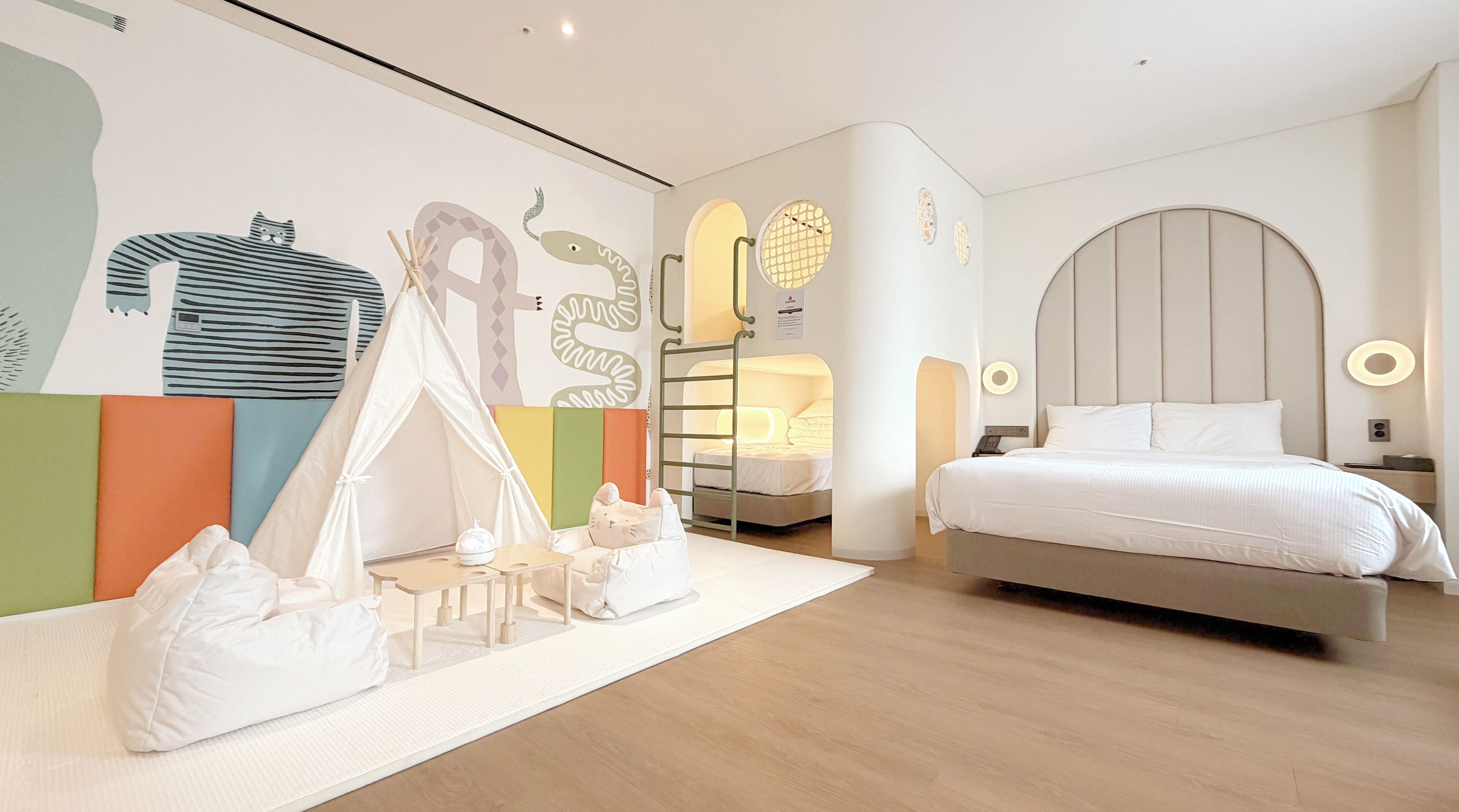 Kids Bed RD | Allergikerbettwaren, Zimmersafe, Schreibtisch, schallisolierte Zimmer