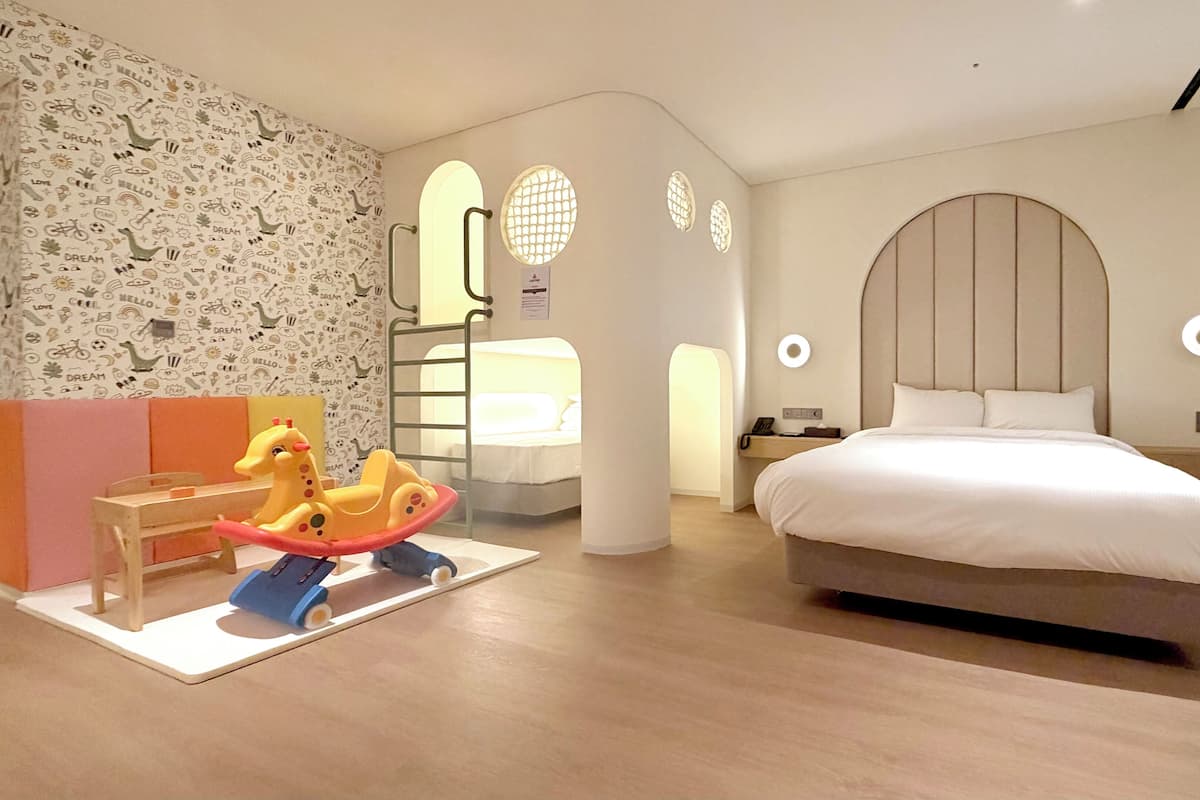 Kids Bed MT | Peralatan tempat tidur hipoalergenik, peti besi dalam bilik, meja 