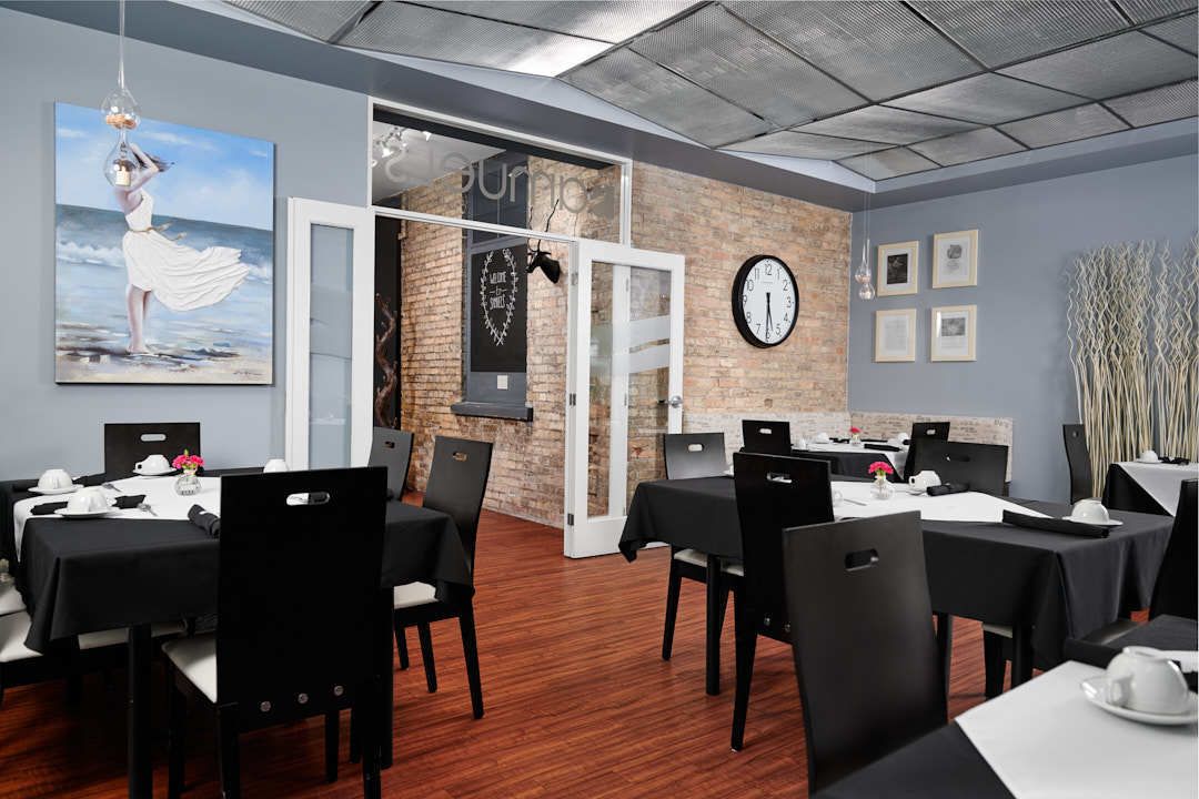 breakfast, lunch, dinner served; american cuisine