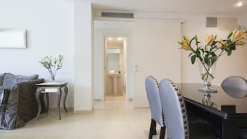 Apartment, 3 Bedrooms | Living room | LCD TV, iPod dock