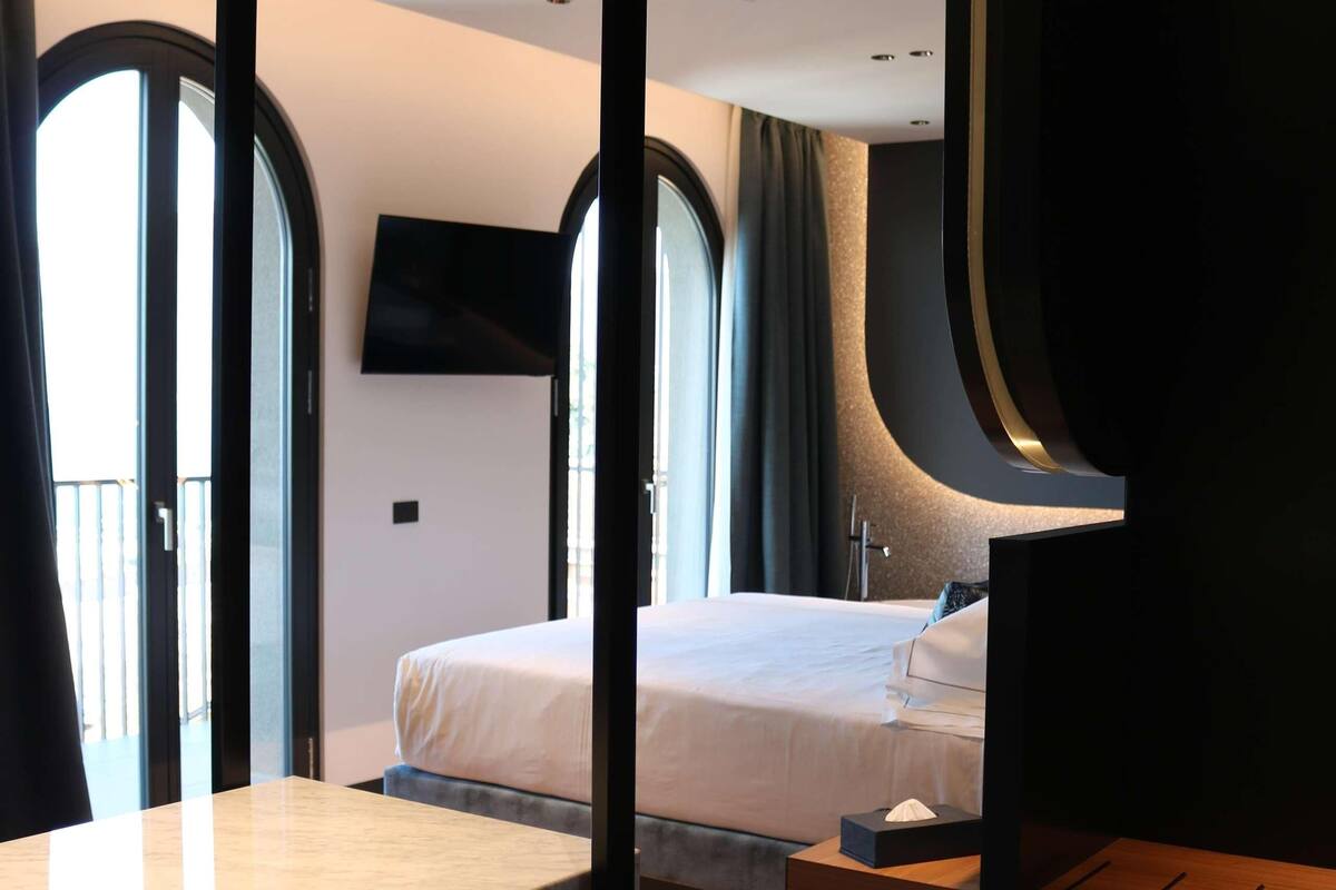 Frette Italian sheets, premium bedding, down duvets, pillow-top beds