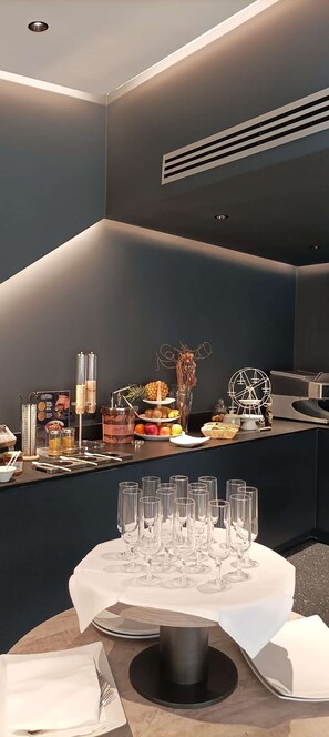 Café da manhã com buffet todos os dias mediante uma taxa