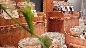A food display with various jars labeled with different types of nuts and seeds. - Hotel Al Caminetto – Adults Only, WorldHotels Crafted (Torri del Benaco)