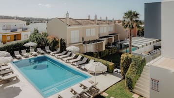 Outdoor pool, sun loungers