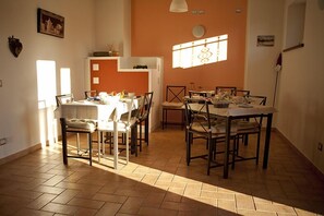 Desayuno buffet incluido todos los días 