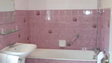 Articles de toilette gratuits, sĂšche-cheveux, bidet, serviettes fournies