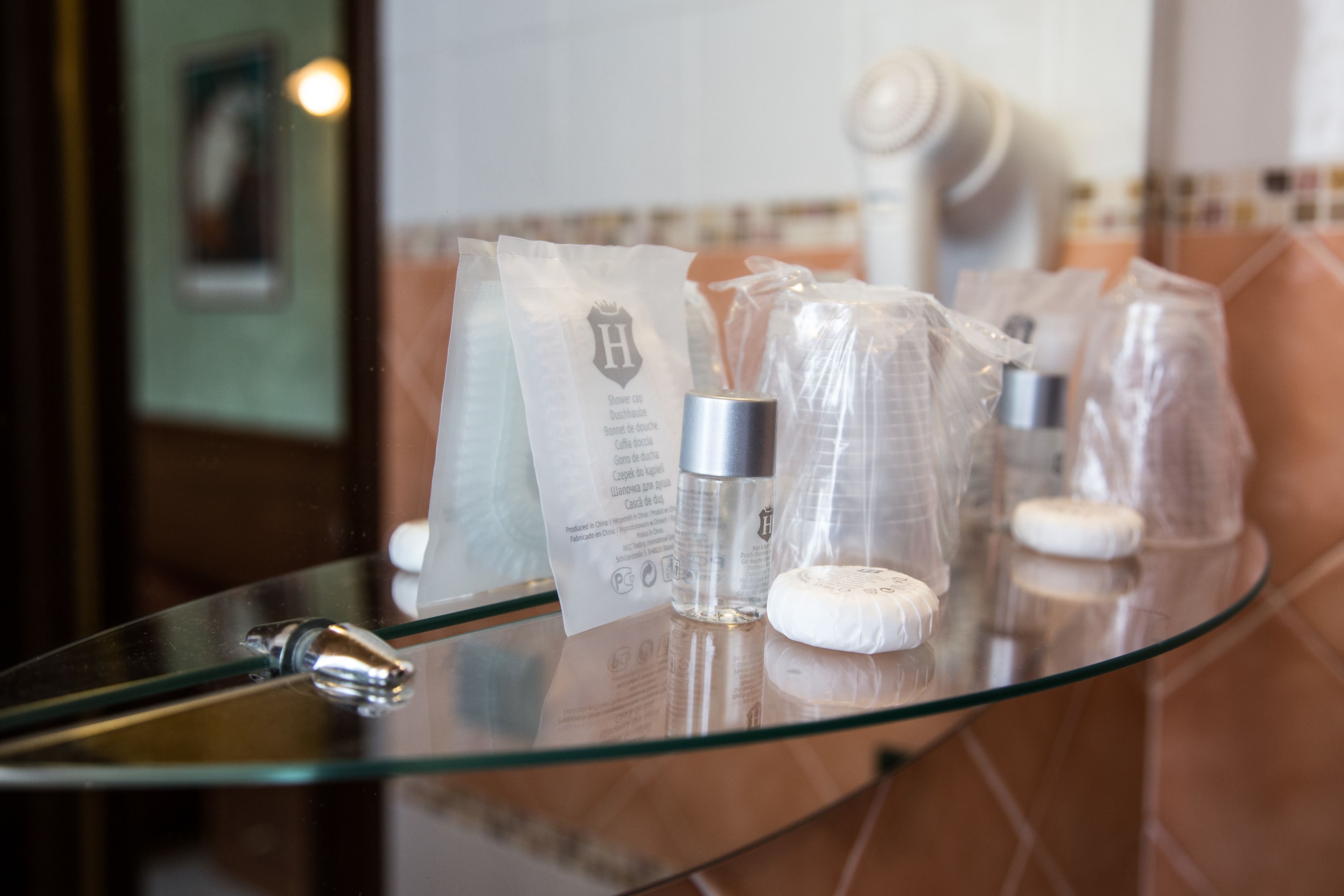 triple room | bathroom | shower, free toiletries, hair dryer, bidet