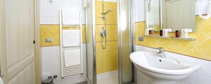 Ducha, artículos de tocador gratuitos, secador de pelo, bidet
