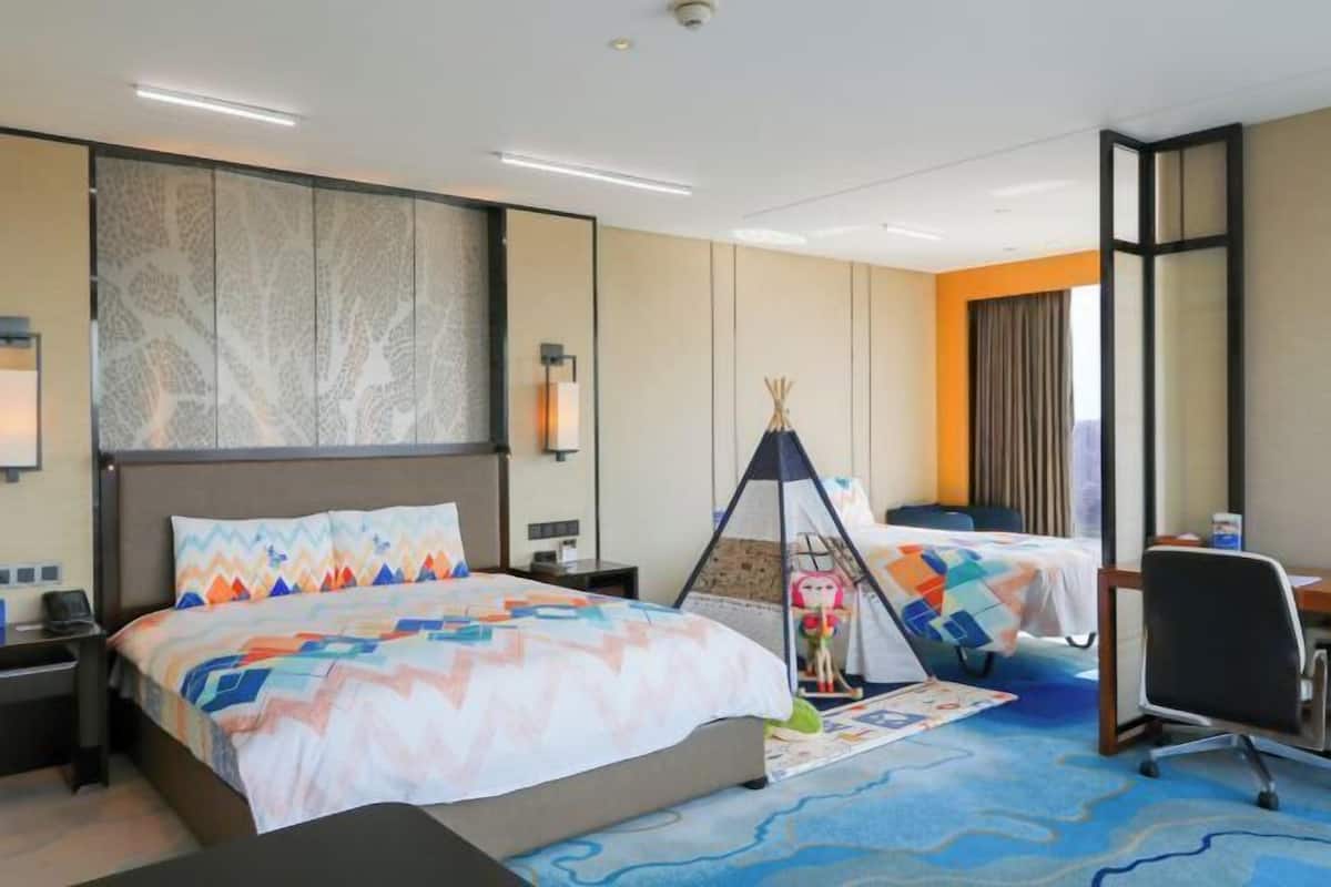 1 kamar tidur, seprai premium, minibar, dan brankas