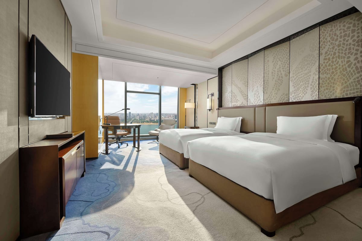1 bedroom, premium bedding, minibar, in-room safe