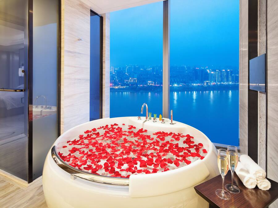 Suite ejecutiva, 1 cama de matrimonio grande, Acceso al salón del club | Baño | Bañera y ducha independientes y cabezal de ducha tipo lluvia