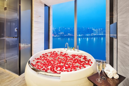 Bañera y ducha independientes, cabezal de ducha tipo lluvia