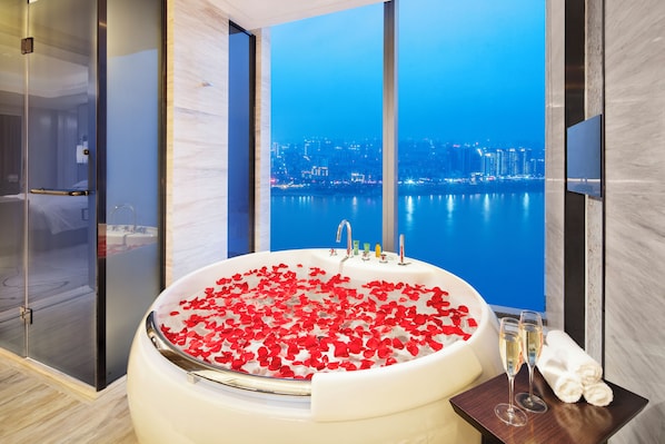 King Executive Suite River View | Bathroom | Separate bathtub and shower, rainfall showerhead, designer toiletries