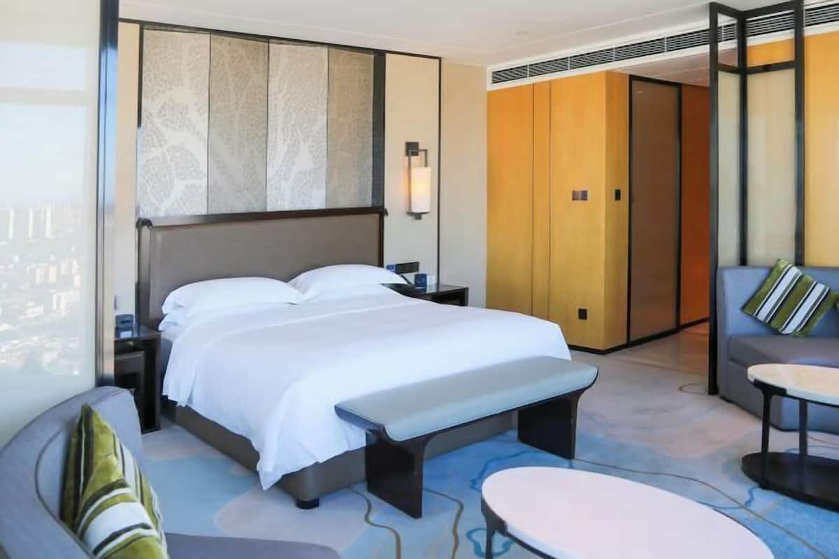 1 kamar tidur, seprai premium, minibar, dan brankas