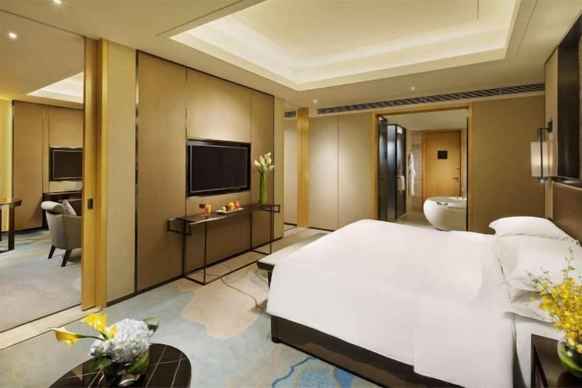 1 kamar tidur, seprai premium, minibar, dan brankas