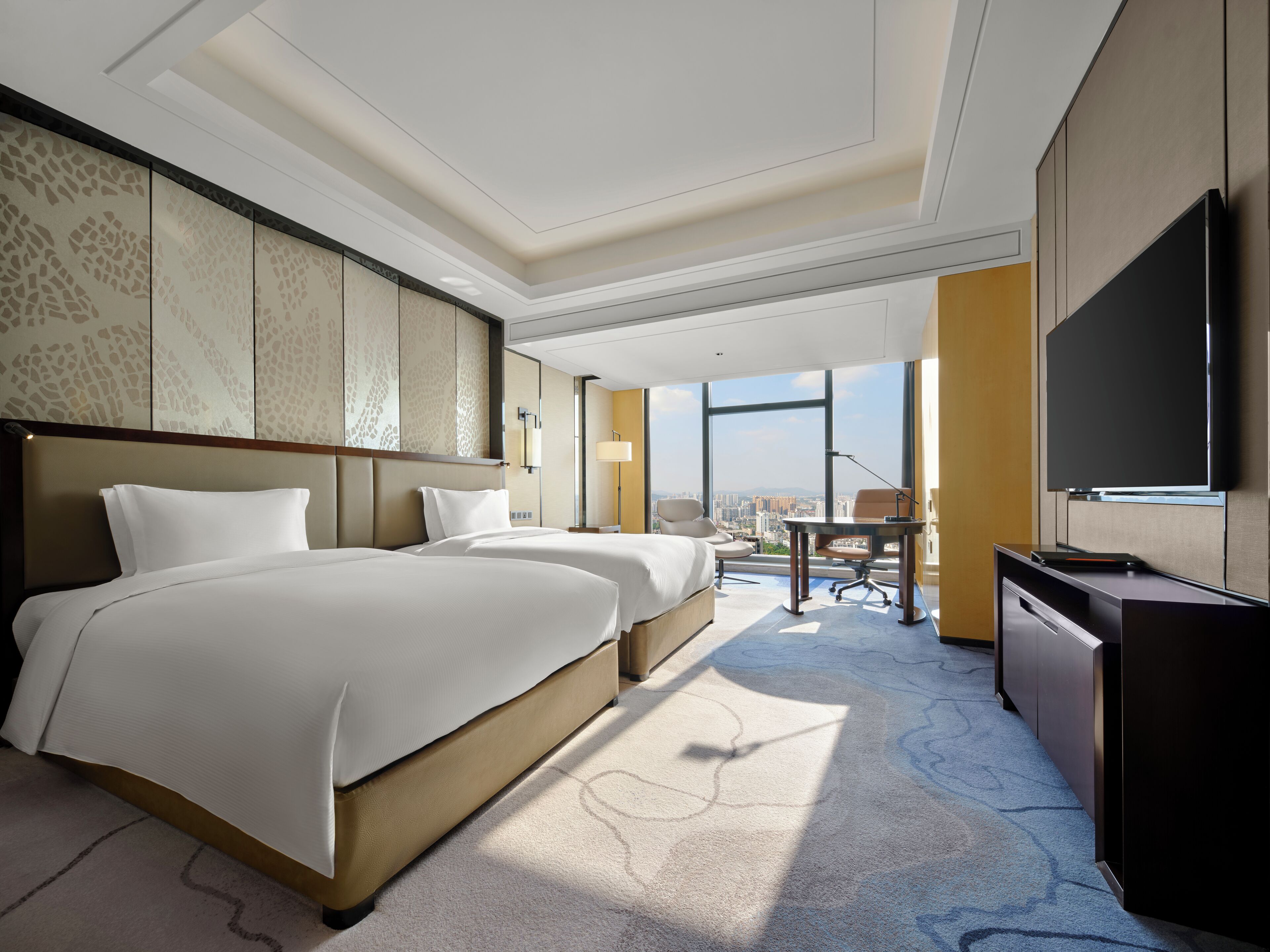 Luxe beddengoed, een minibar, een kluis op de kamer, een bureau