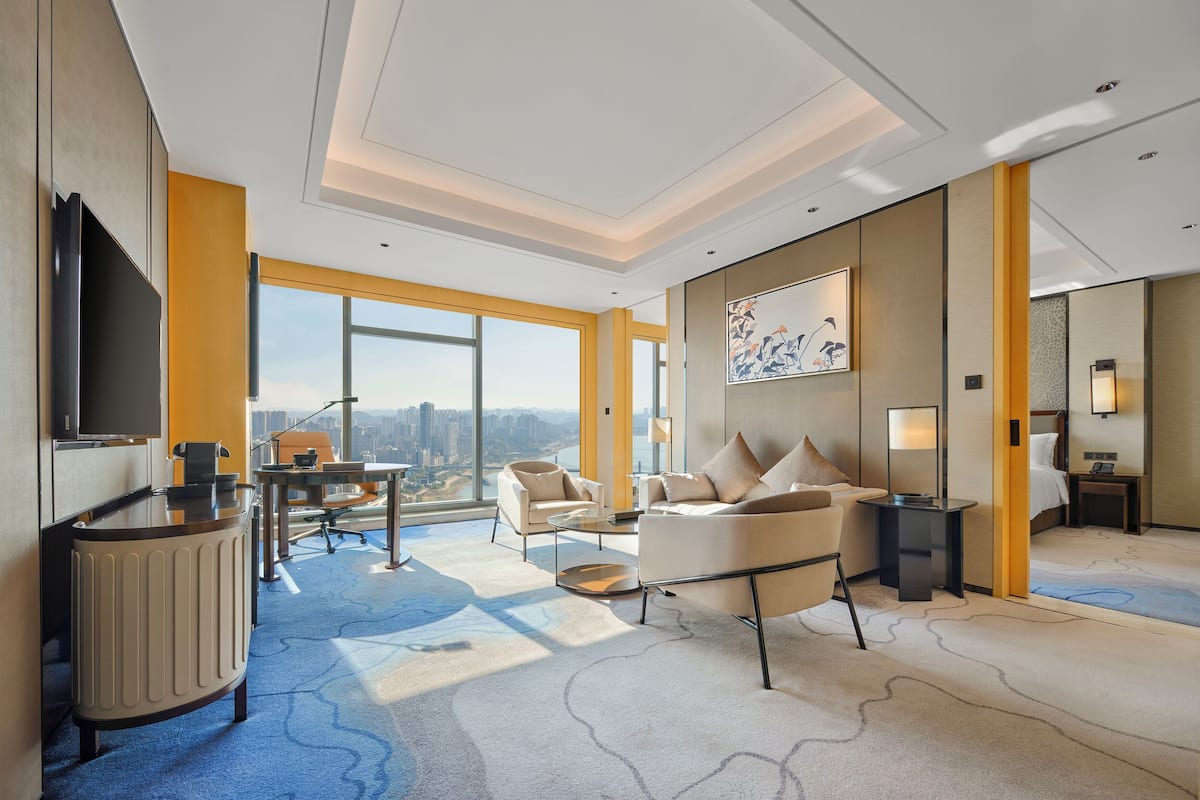 Suite Deluks, 1 Tempat Tidur King | Pemandangan dari kamar