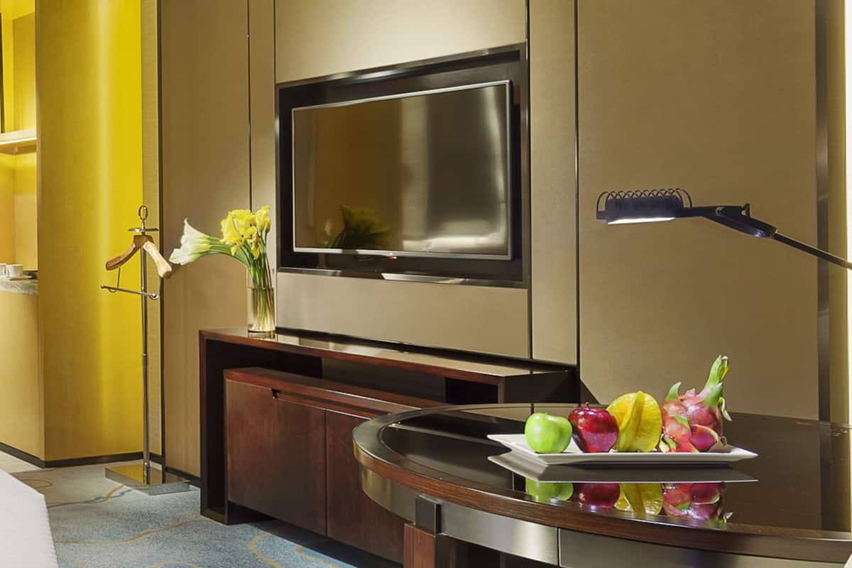 Kamar, 1 Tempat Tidur King, pemandangan sungai | 1 kamar tidur, seprai premium, minibar, dan brankas