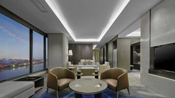 Suite Presidensial, 1 Tempat Tidur King | Seprai premium, minibar, brankas, dan meja kerja
