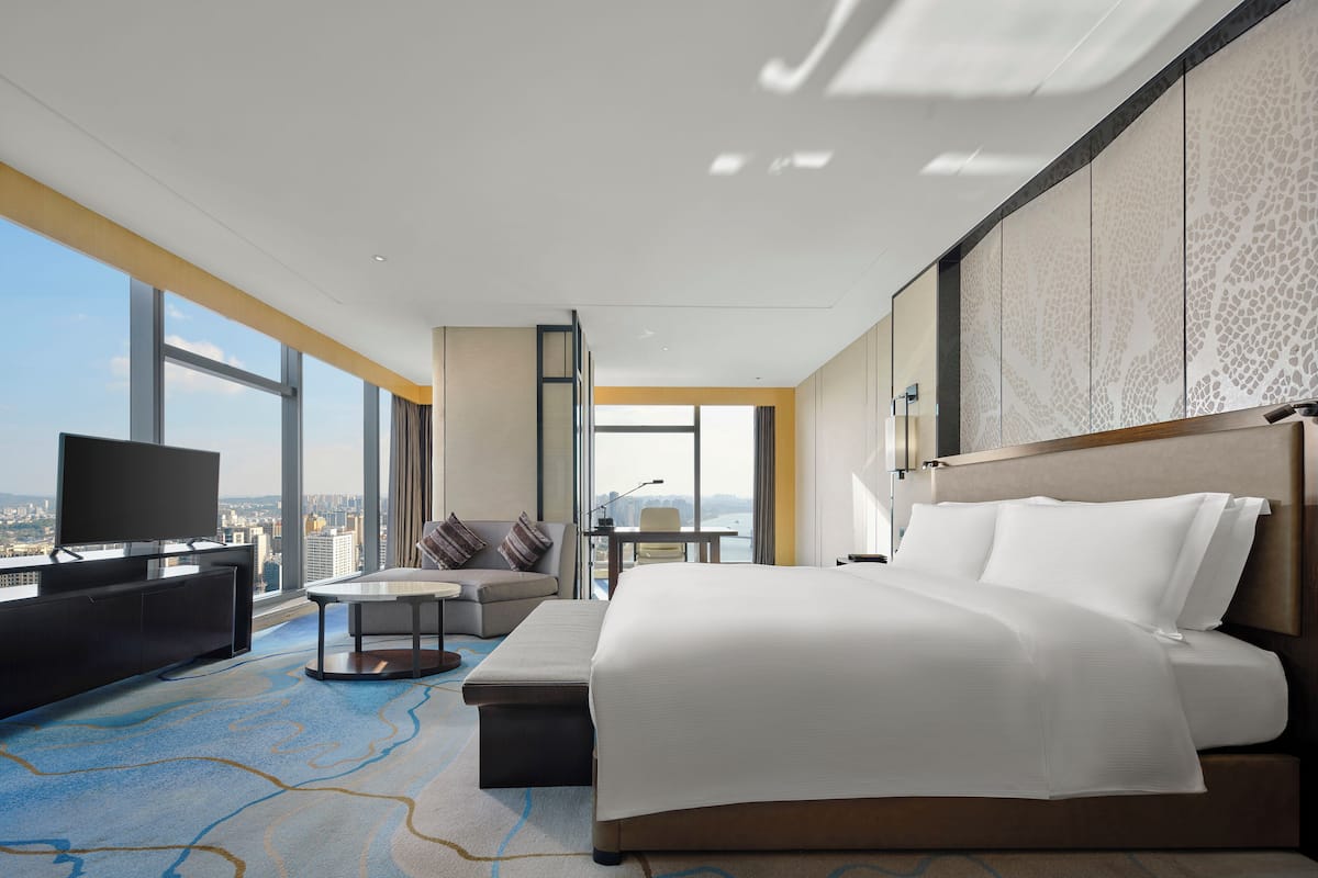 king premium studio river view | 1 bedroom, premium bedding, minibar, in-room safe