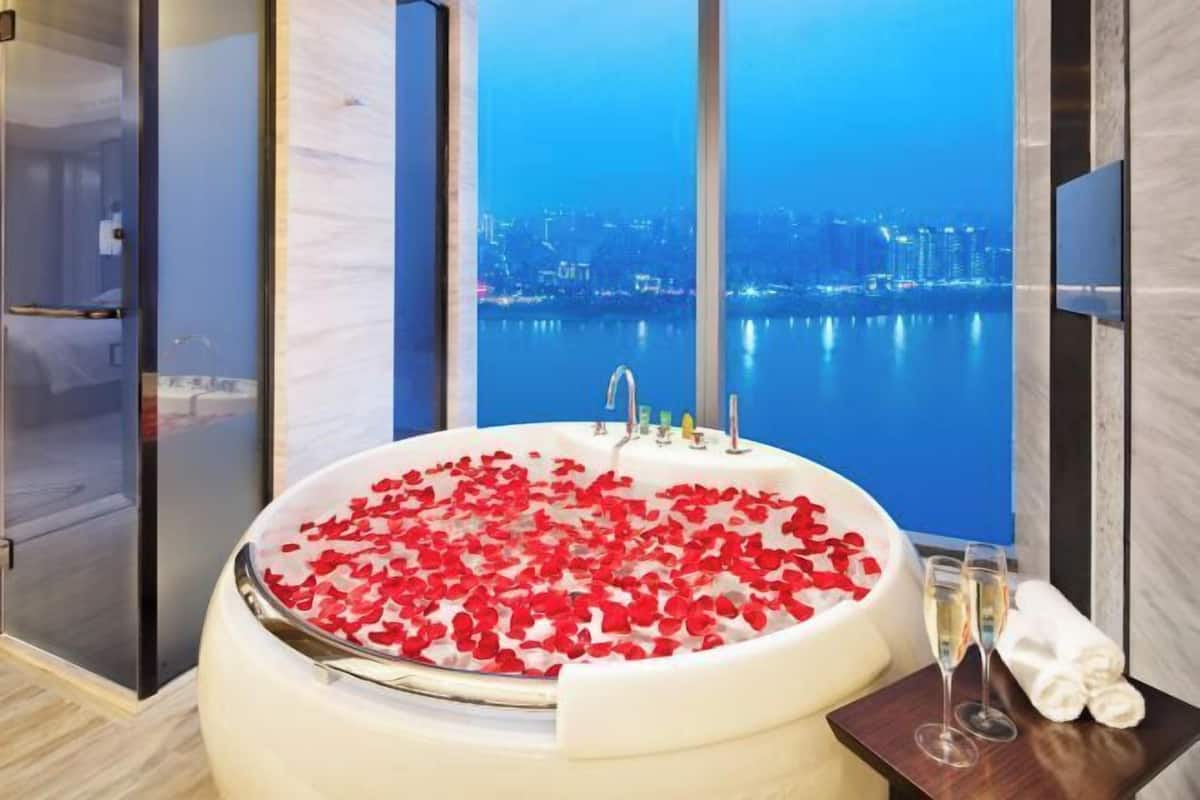 Kamar mandi | Bathtub dan shower terpisah dan pancuran hujan