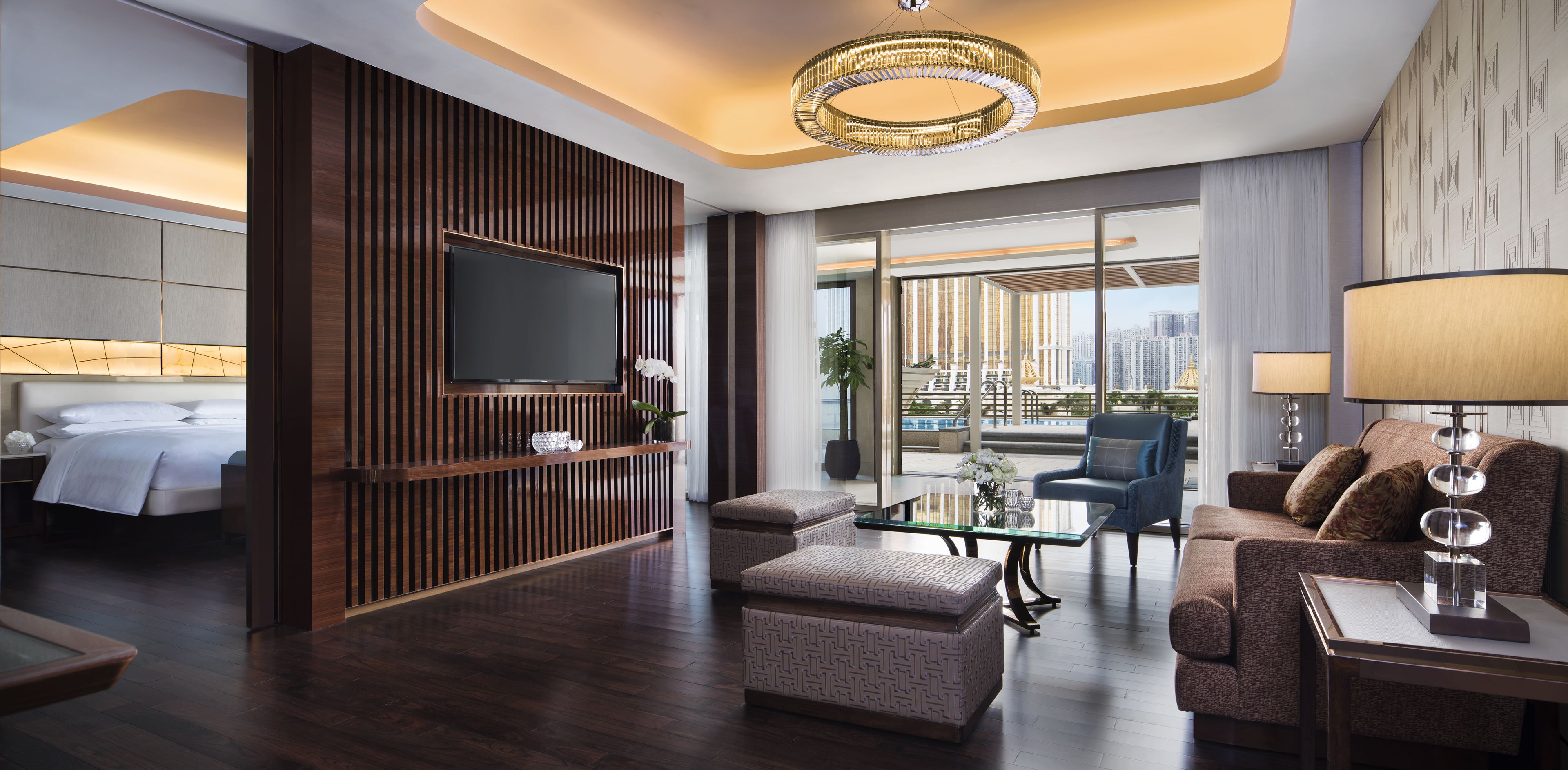 行政套房, 1 张特大床, 阳台 (Retreat Pool Suite, Executive Lounge ) | 高档床上用品、羽绒被、迷你吧、特色家居