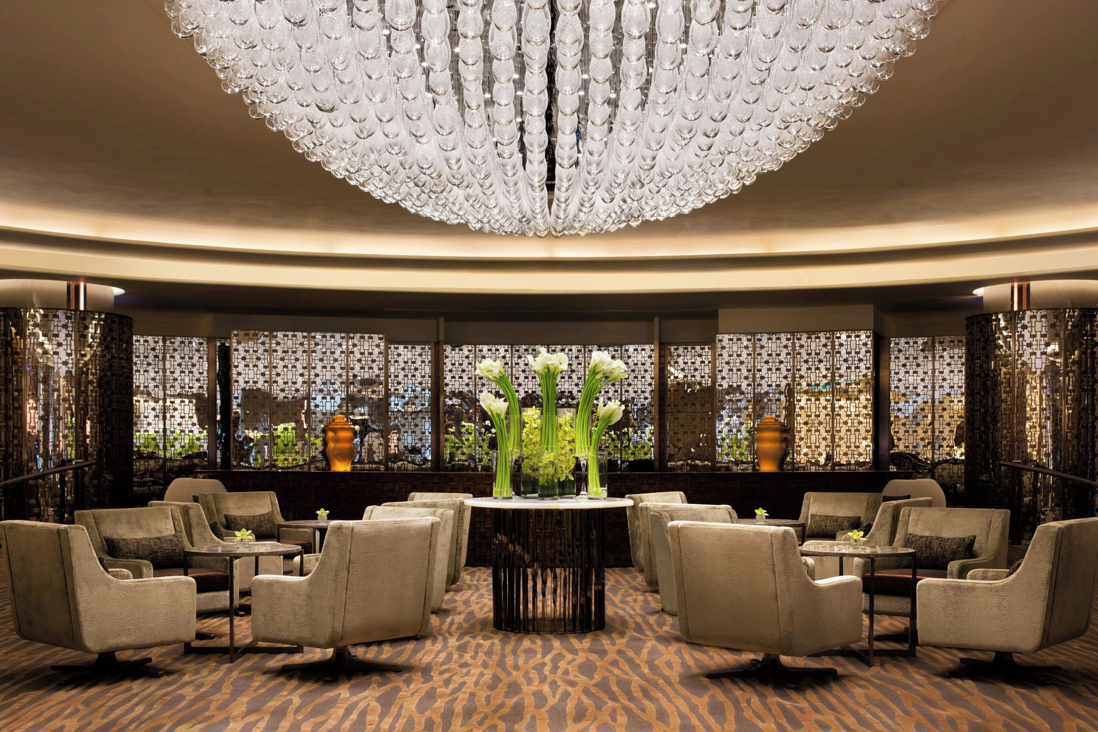 2 bars/lounges, poolside bar