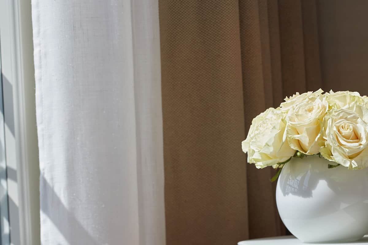 Sengetøy i egyptisk bomull, sengetøy av topp kvalitet og minibar