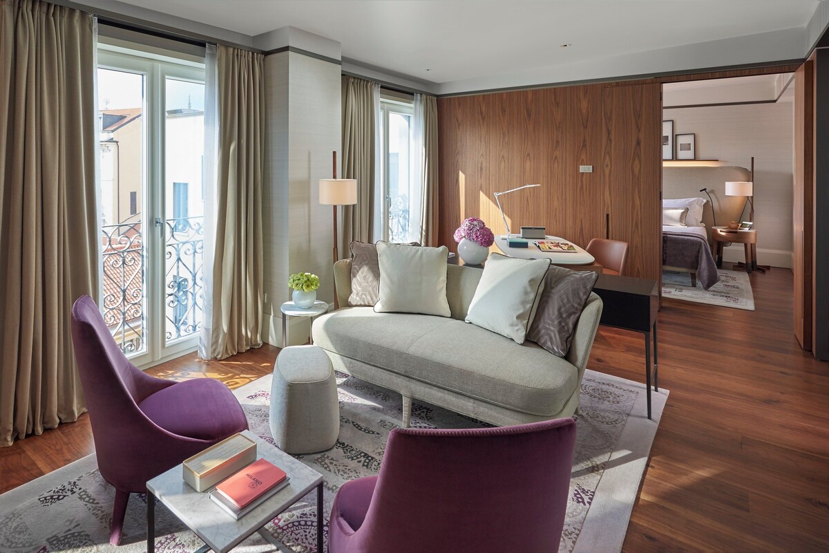 Egyptian cotton sheets, premium bedding, minibar, in-room safe