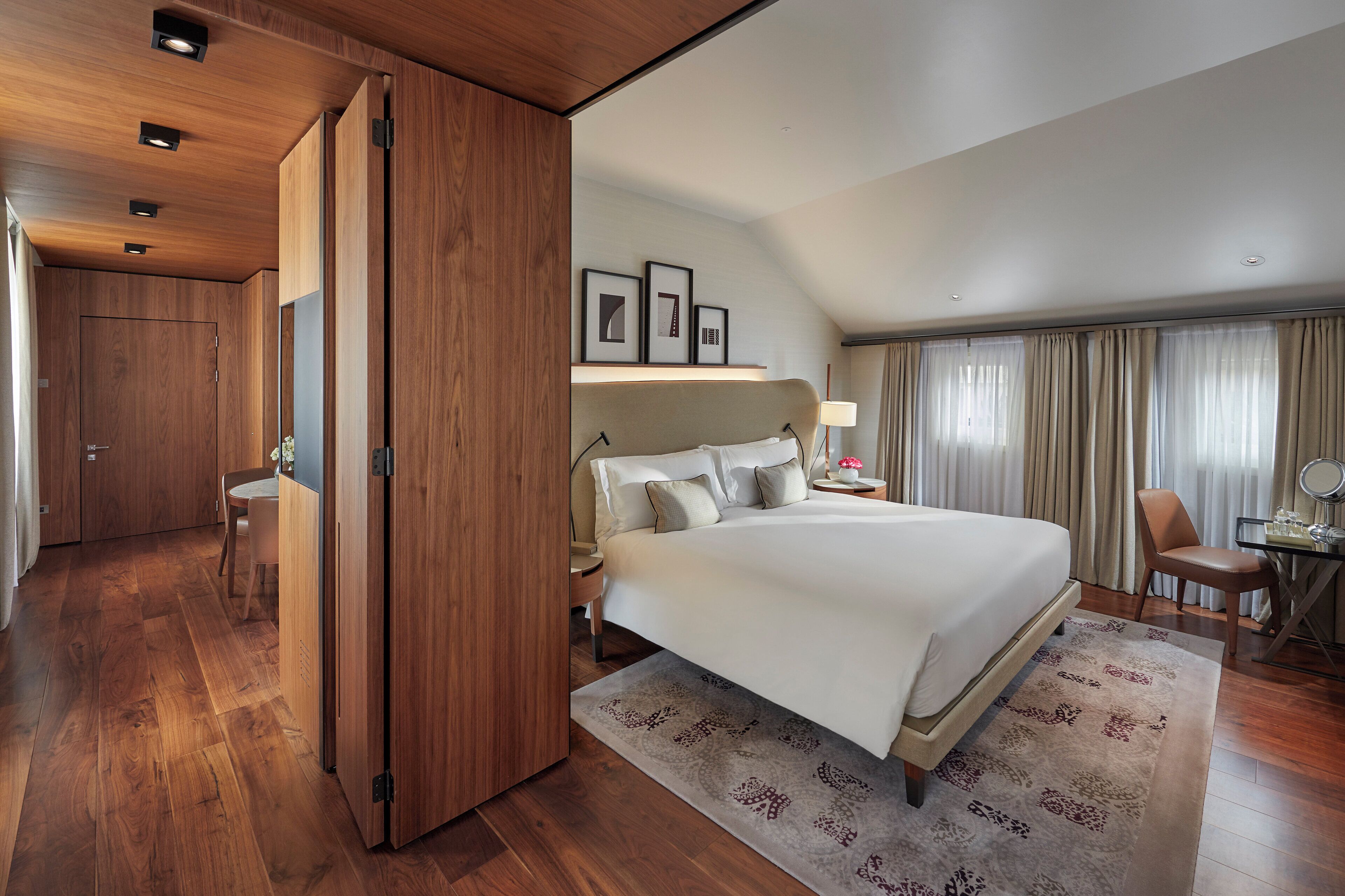 Suite Deluxe, 1 cama King size, Terraza | Sábanas de algodón egipcio, ropa de cama de alta calidad y minibar 